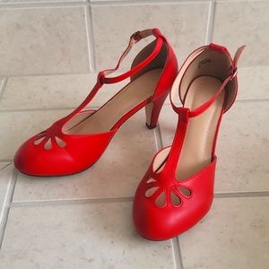 Bright red Mary Jane's size 9